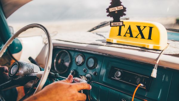 Taxi en Haute-Savoie : votre transport sur mesure 24/7