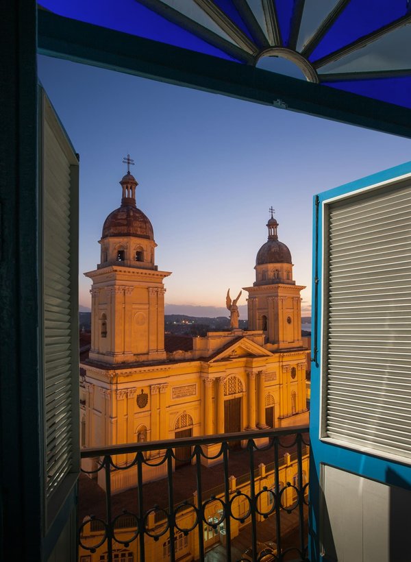 Quelle croisière propose des ateliers de reliure et de restauration de livres anciens?